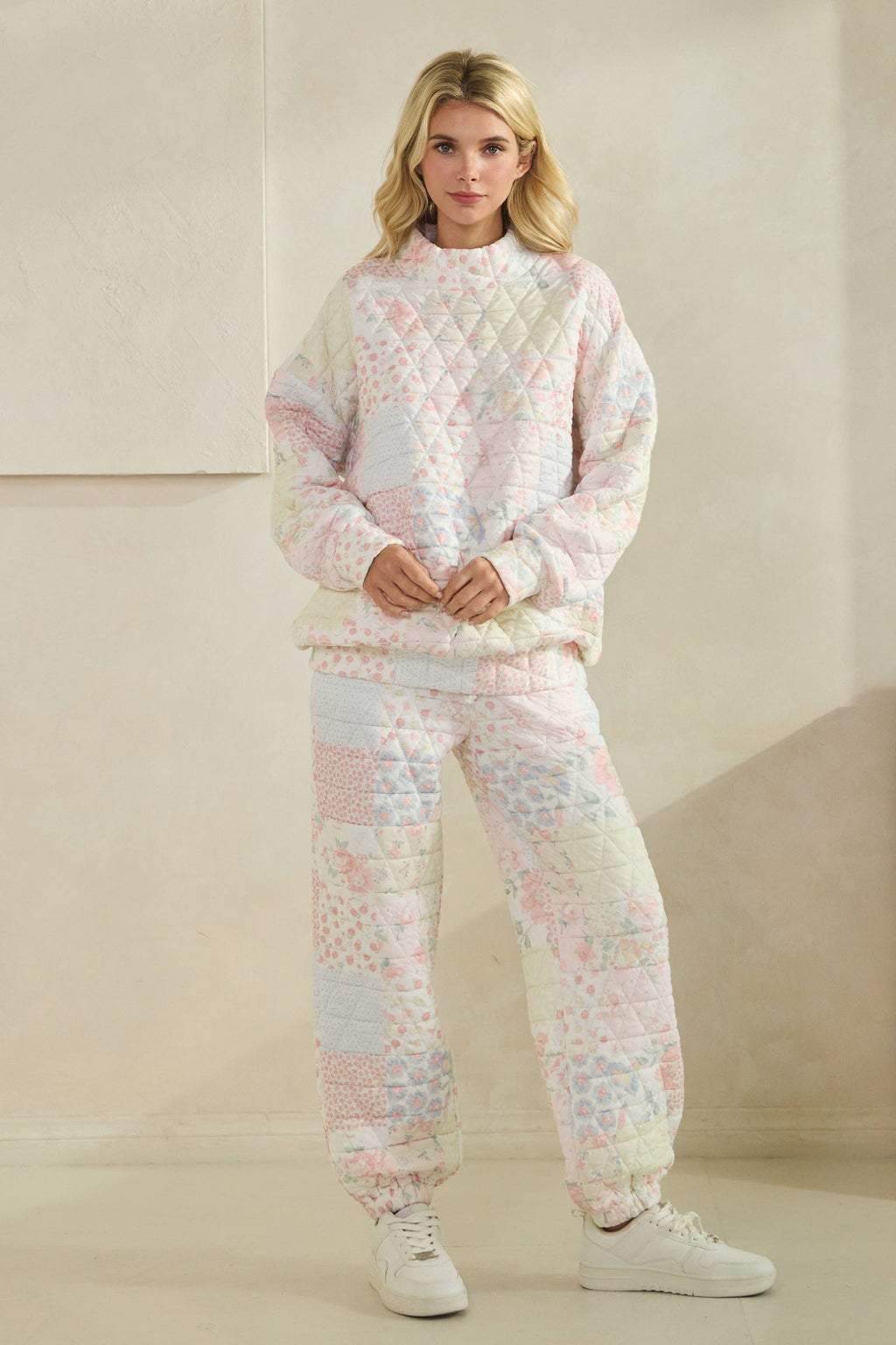 Veveret Floral Mockneck Sweater