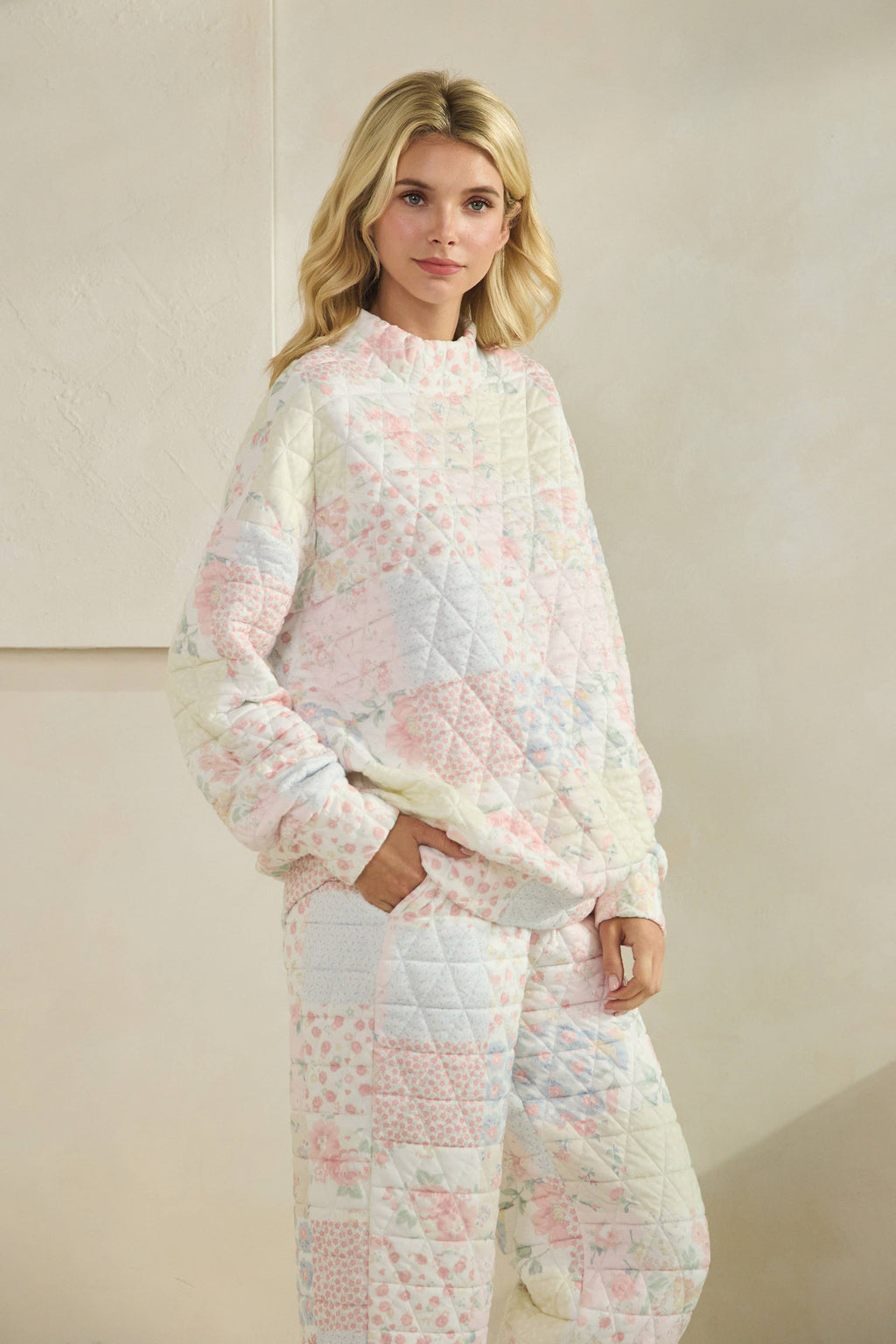 Veveret Floral Mockneck Sweater