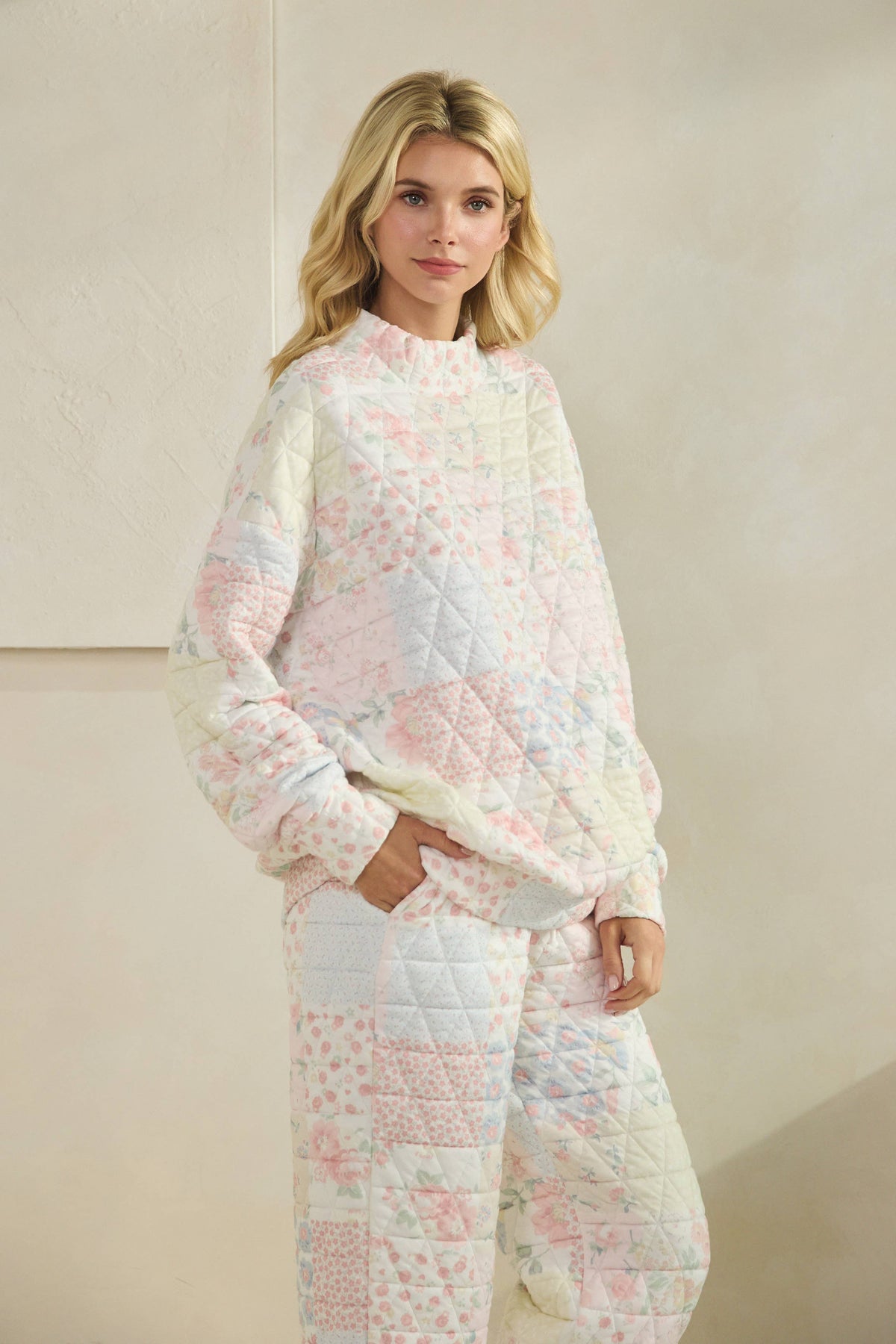 Veveret Floral Mockneck Sweater