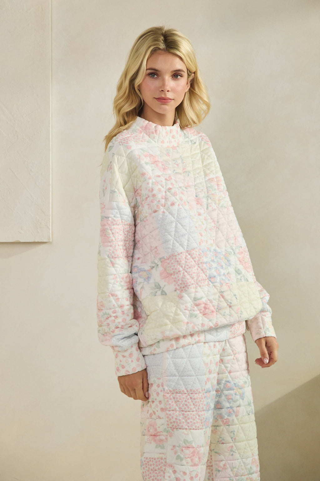 Veveret Floral Mockneck Sweater