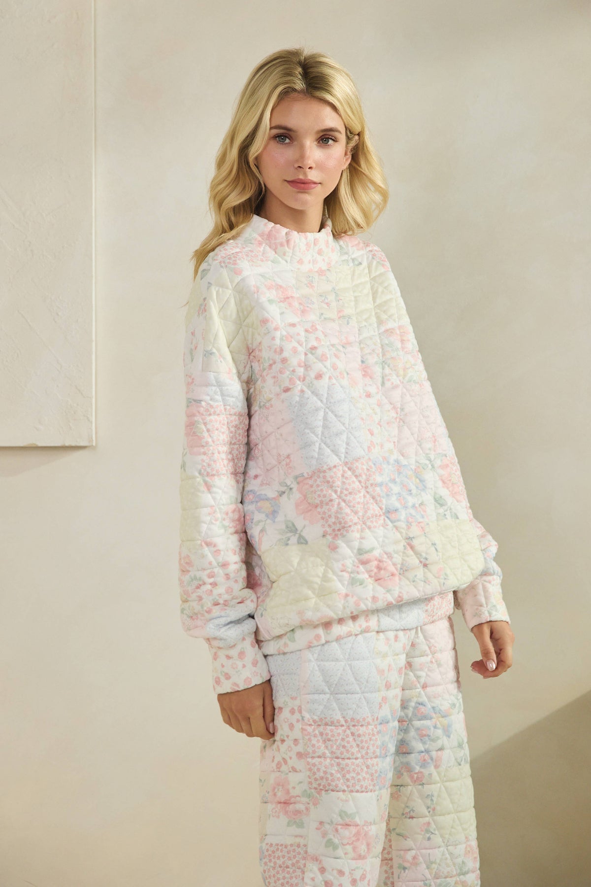 Veveret Floral Mockneck Sweater