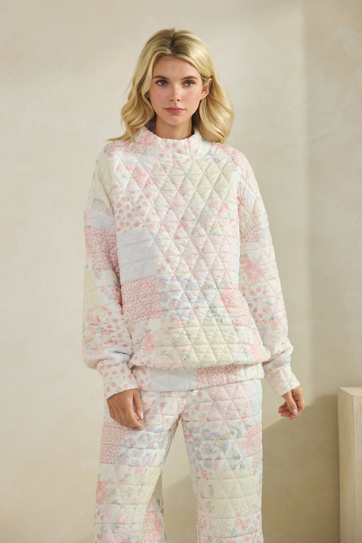 Veveret Floral Mockneck Sweater