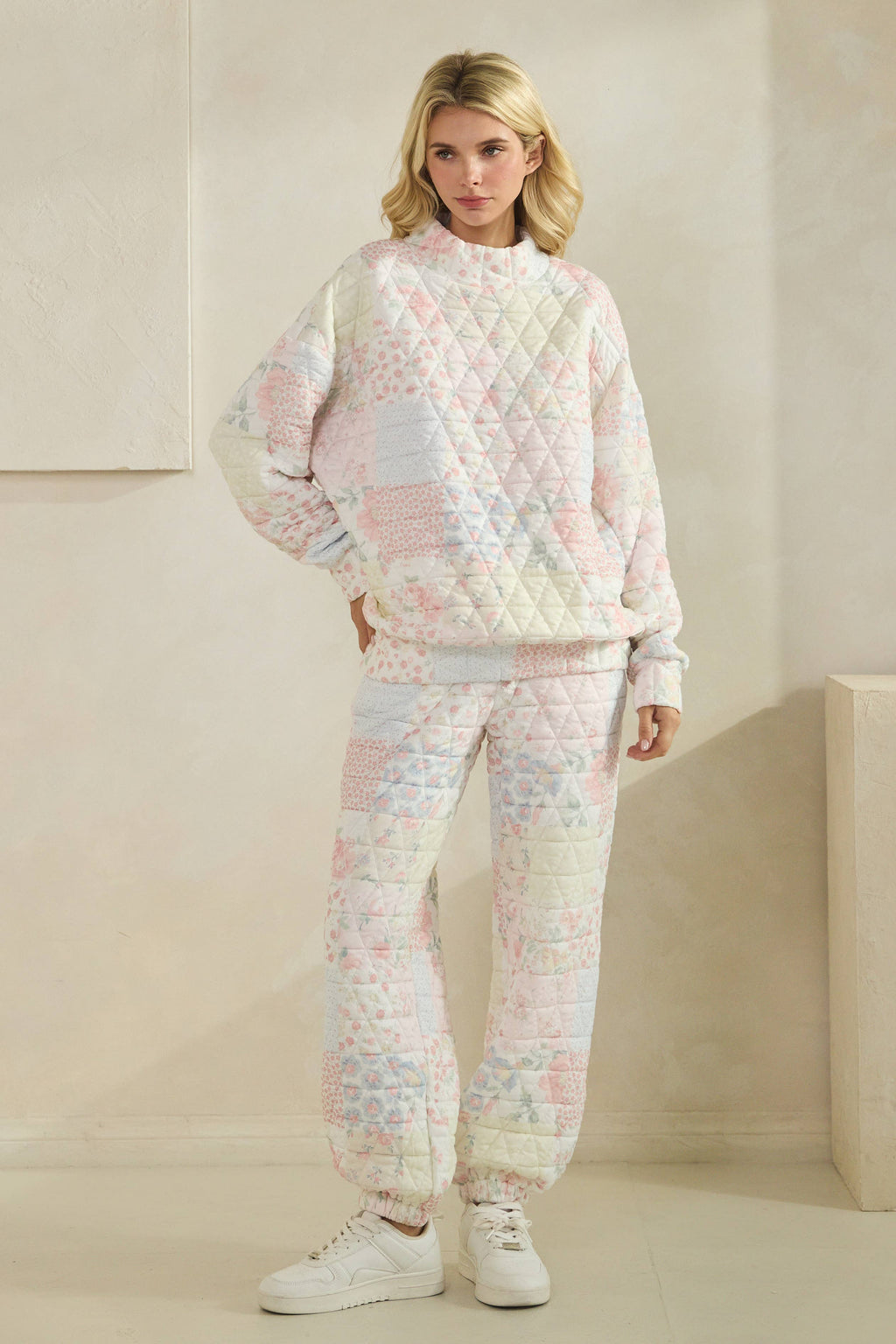 Veveret Floral Mockneck Sweater
