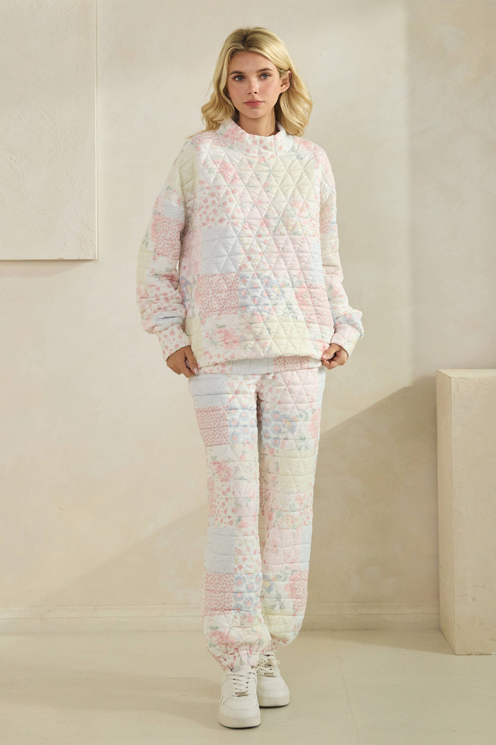 Veveret Floral Mockneck Sweater