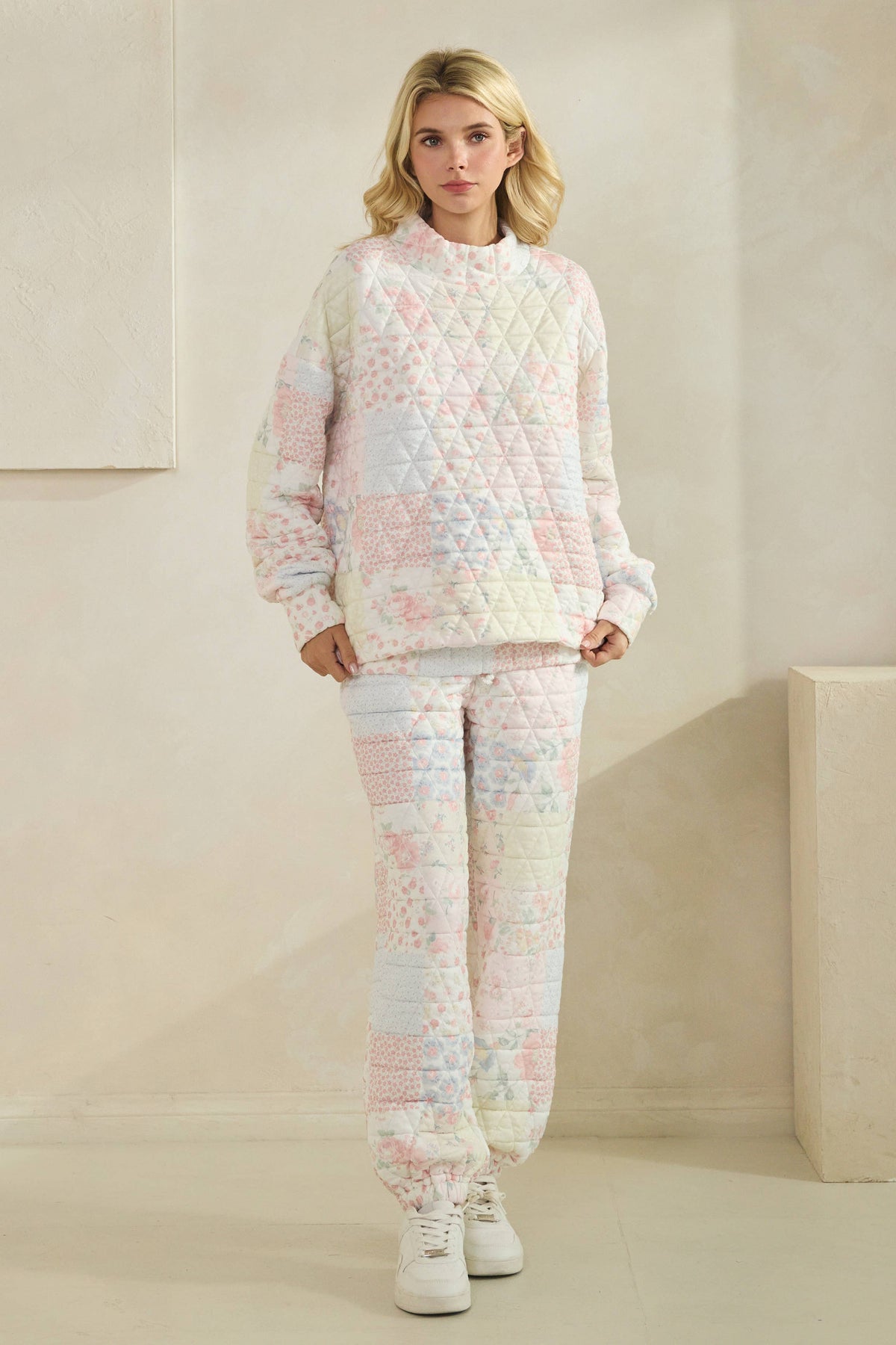 Veveret Floral Mockneck Sweater