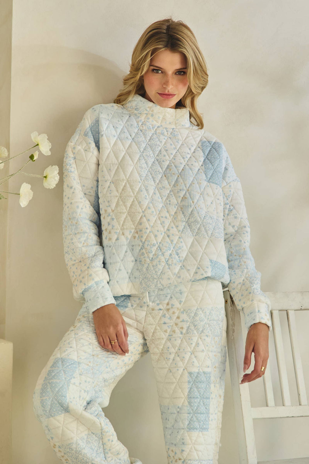 Veveret Floral Mockneck Sweater