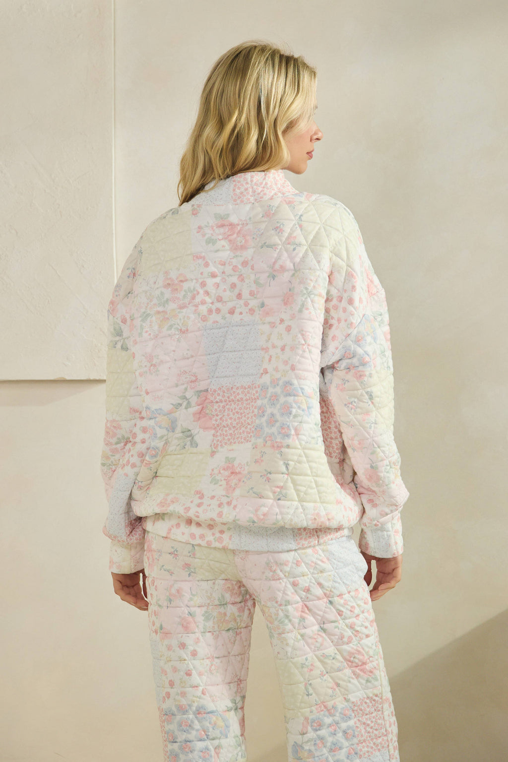 Veveret Floral Mockneck Sweater
