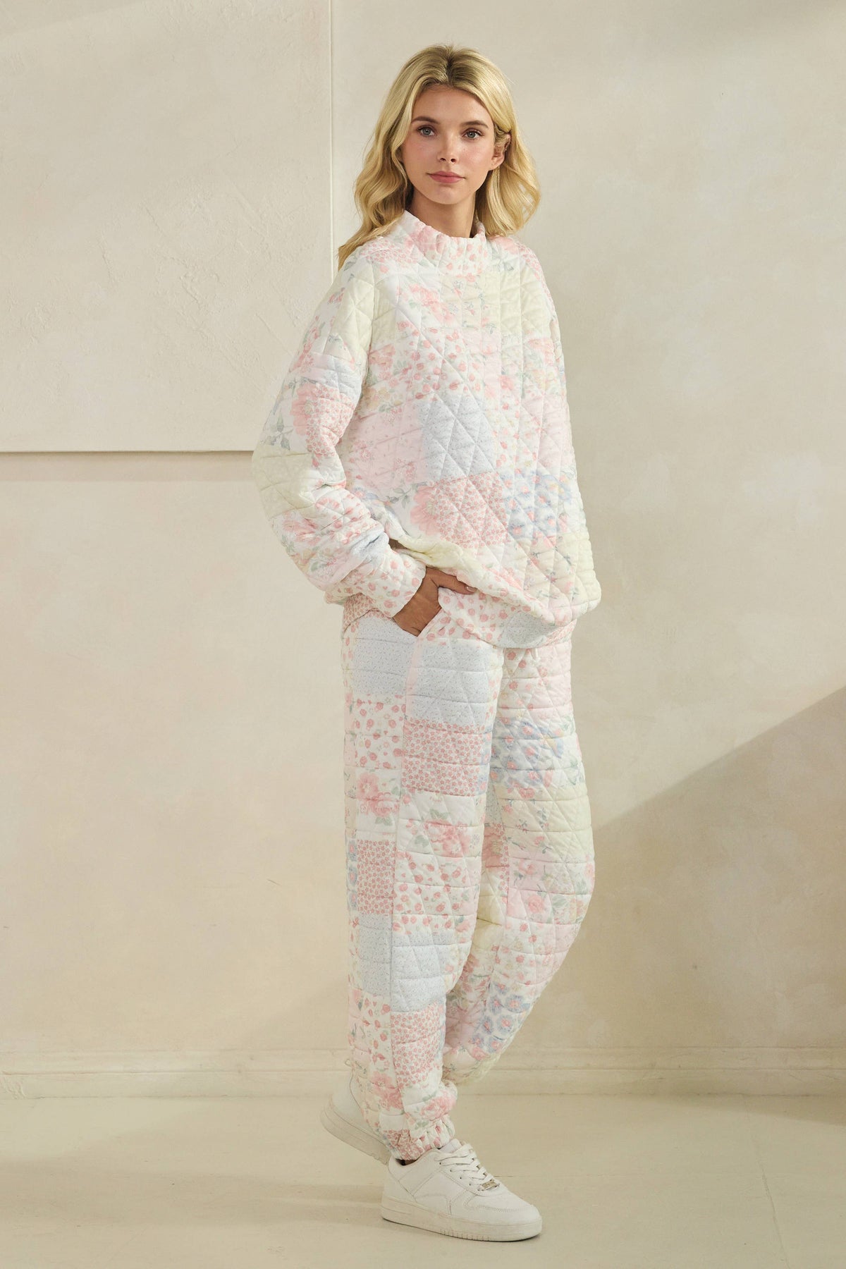 Veveret Floral Mockneck Sweater