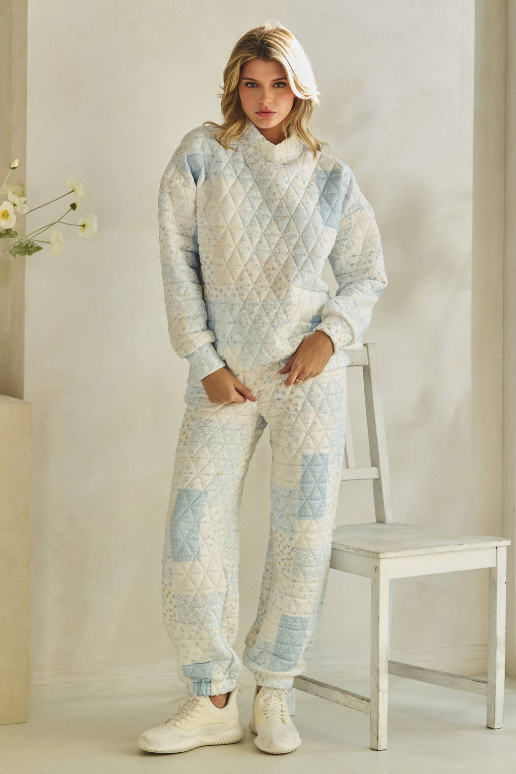 Veveret Floral Mockneck Sweater