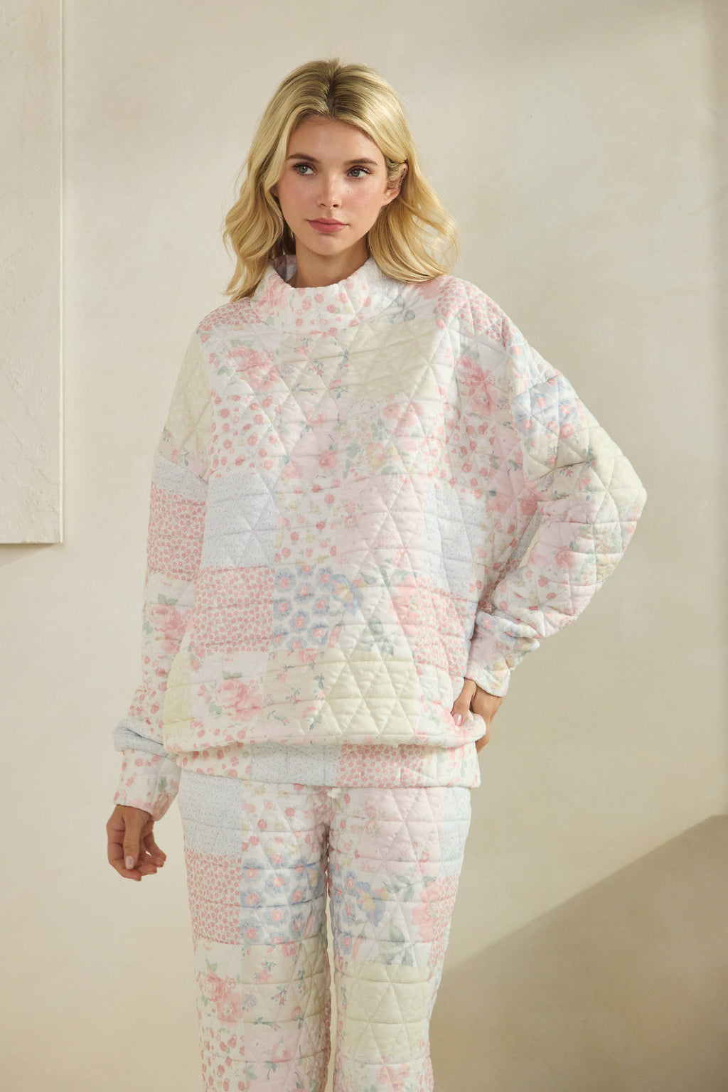 Veveret Floral Mockneck Sweater
