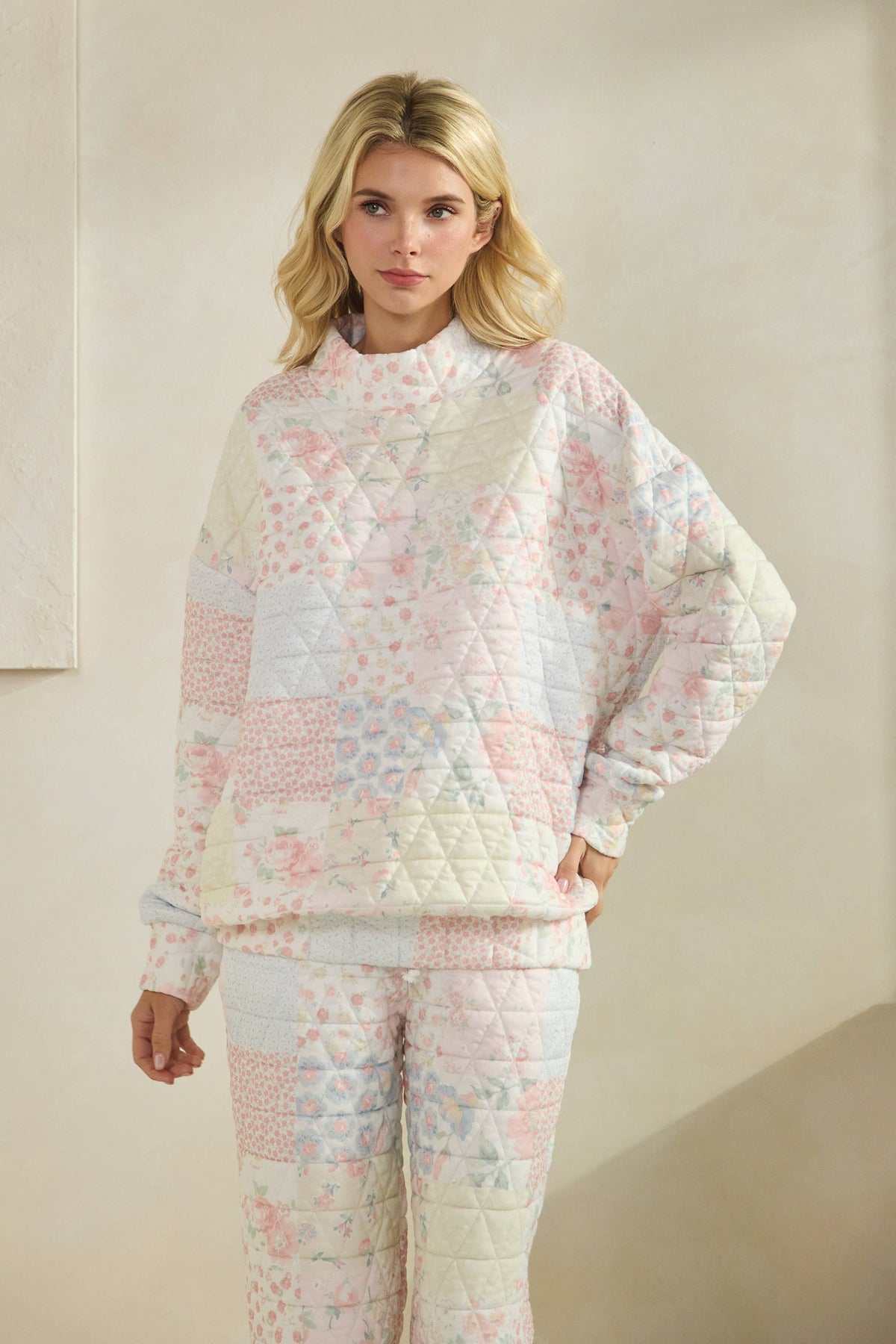 Veveret Floral Mockneck Sweater
