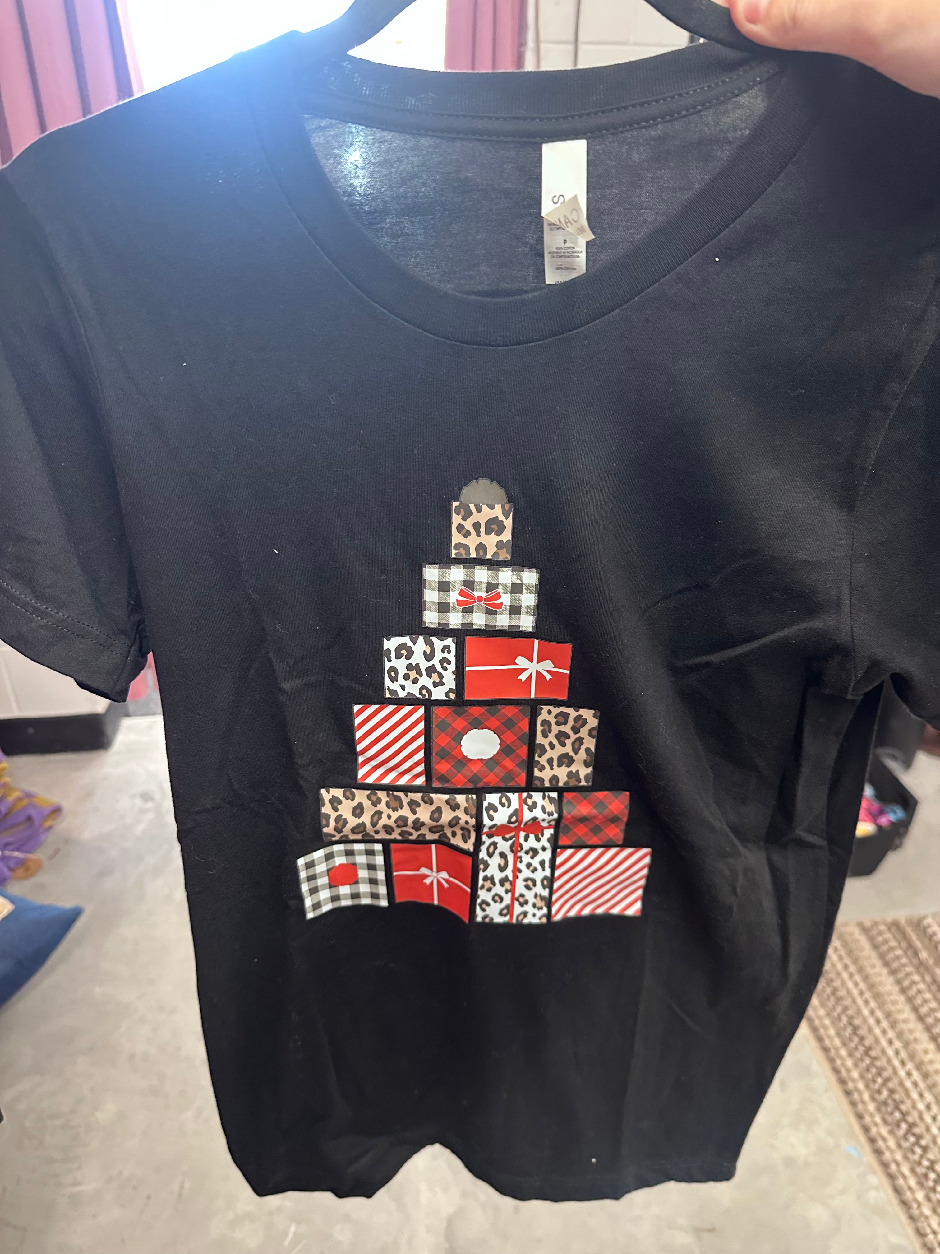 Cheetah Print Present Tree Black T-shirt