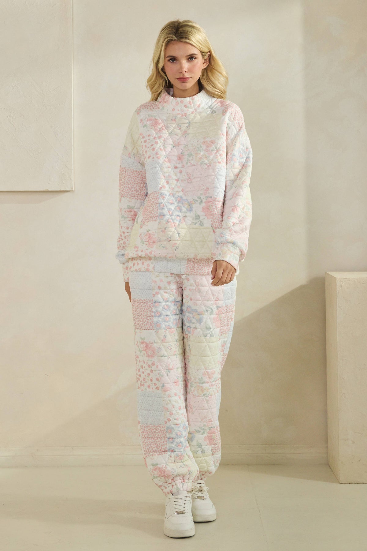 Veveret Floral Mockneck Sweater