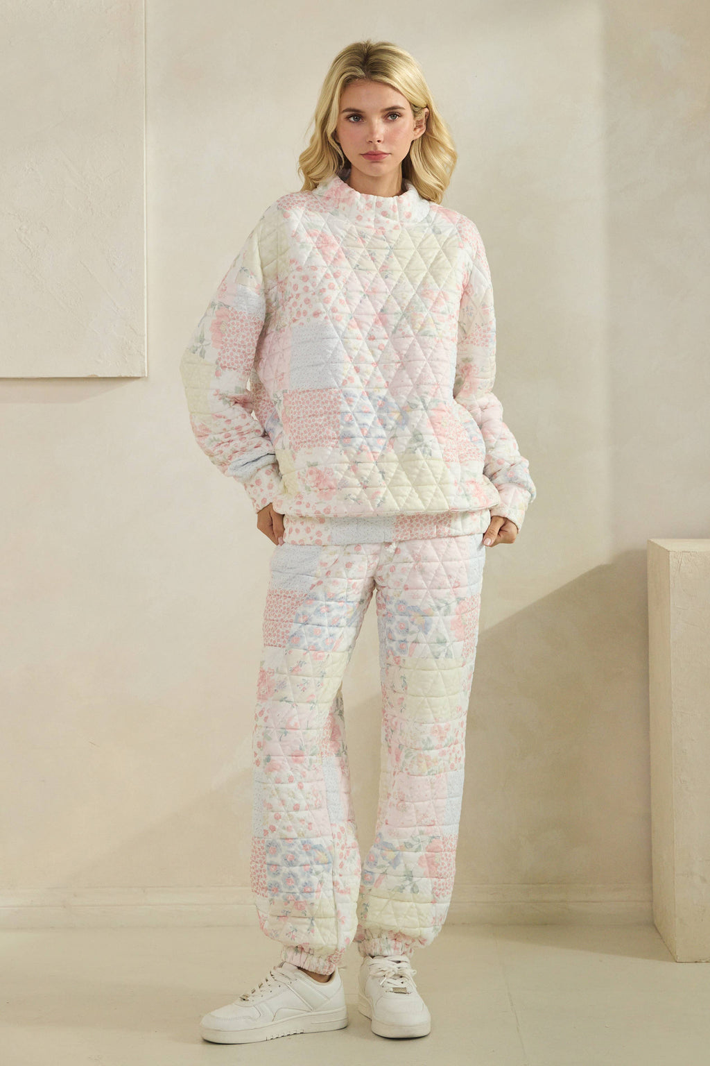 Veveret Floral Mockneck Sweater