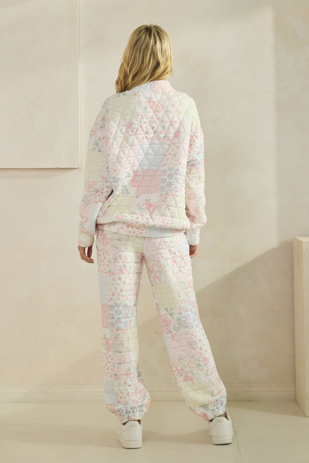 Veveret Floral Mockneck Sweater