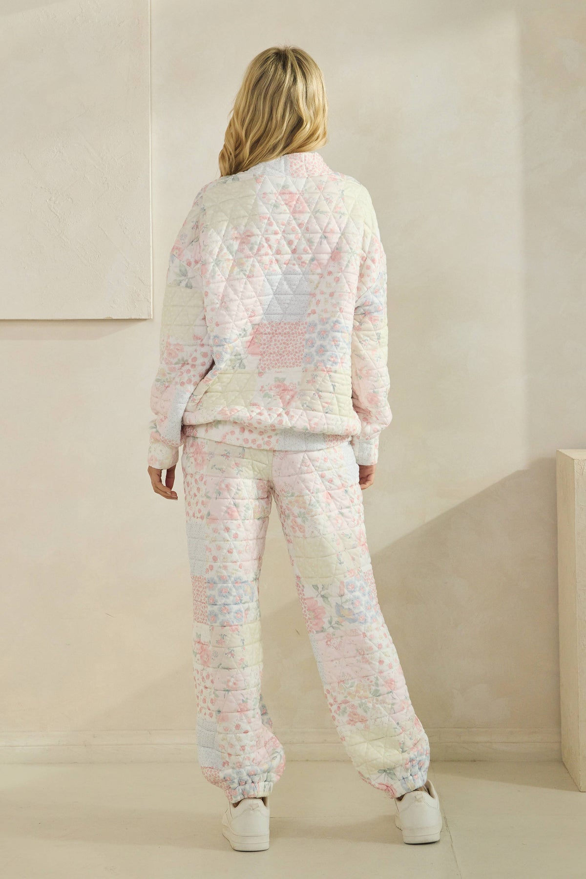 Veveret Floral Mockneck Sweater