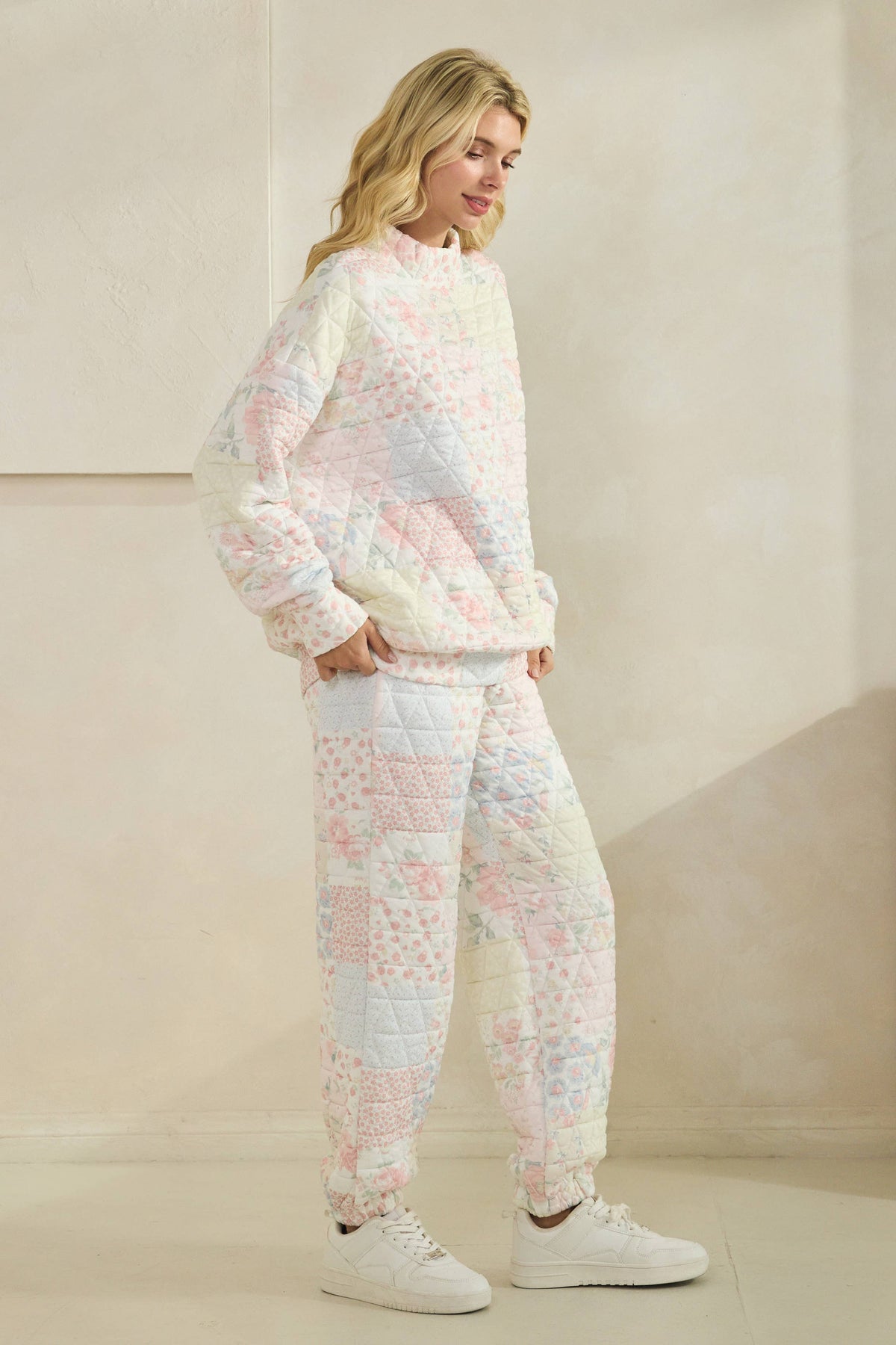 Veveret Floral Mockneck Sweater